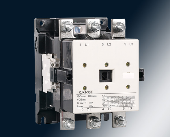 CJX1交流接觸器適用于交流50Hz或60Hz、電壓至690V、電流至475A的電力線(xiàn)路中，供遠(yuǎn)距離頻繁起動(dòng)和控制電動(dòng)機(jī)及接通與分?jǐn)嚯娐?。?jīng)加裝機(jī)械聯(lián)鎖機(jī)構(gòu)后組…